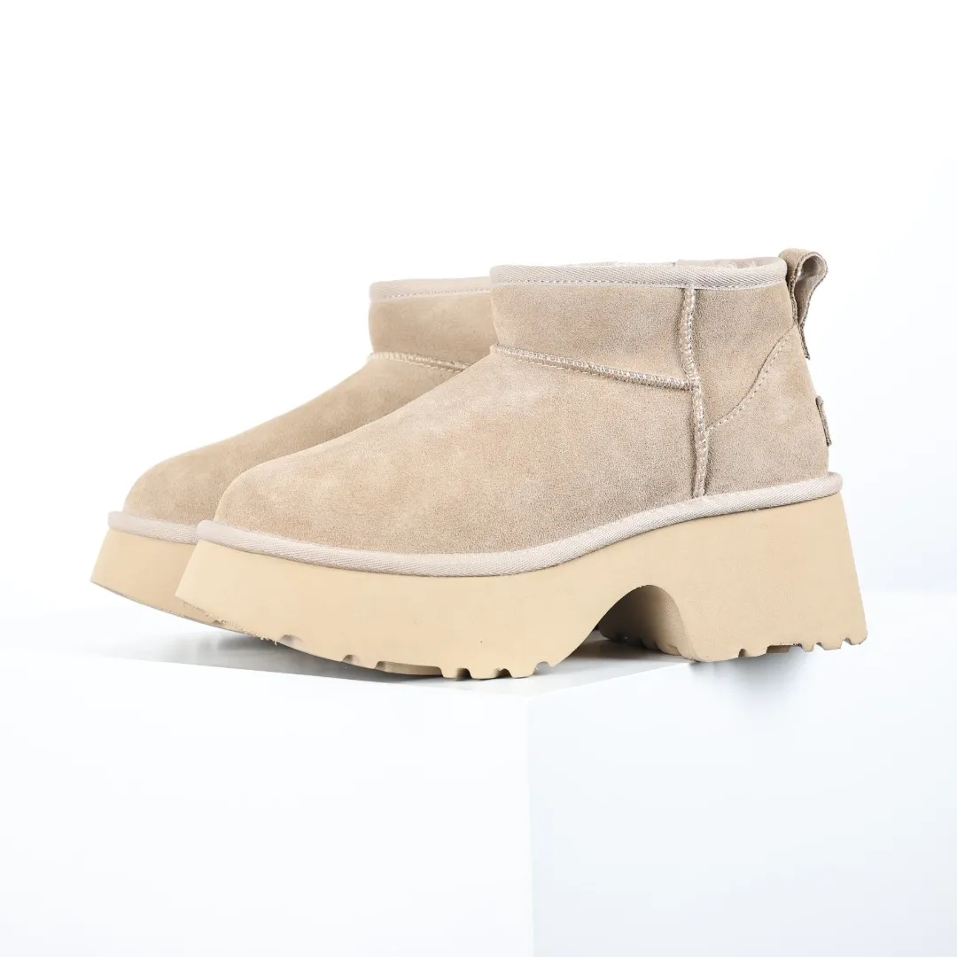 Pick up locally 💰600 Core recommended good price It is a very suitable choice for home furnishings. In the new year, uug launched a series of styles, which are partial to the preferences of young consumers and have also moved to the forefront of fashion trends. Shoe body material: water-repellent coated suede upper, 17 mm UGGPURE™ implantable wool insole, lightweight non-slip and comfortable rubber outsole, with brand LOGO and trademark, with full packaging Size: 35 36 37 38 39 40